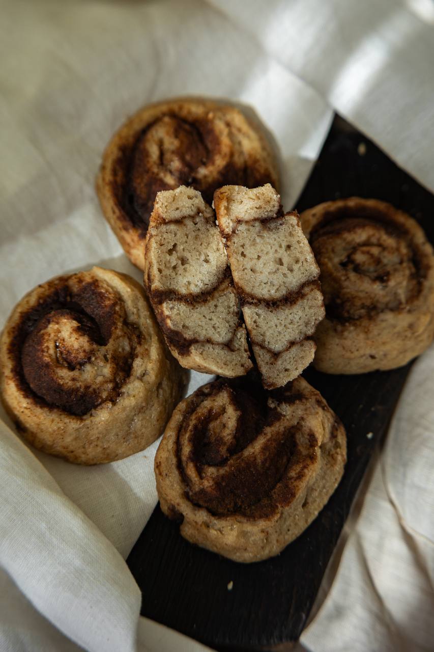 Булочка з корицею від Lana’s Bakery